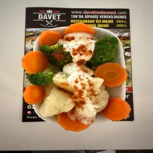 YOGURTLU KARNABAHAR-BROKOLI